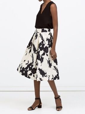 Zara White Navy Floral Midi Skirt A-Line Plated Pockets Preppy Clean Girl Cotton